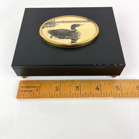 Vintage Barlow Loon Duck Scrimshaw Style Etching Medallion on Black Metal Box - Picture 6 of 8
